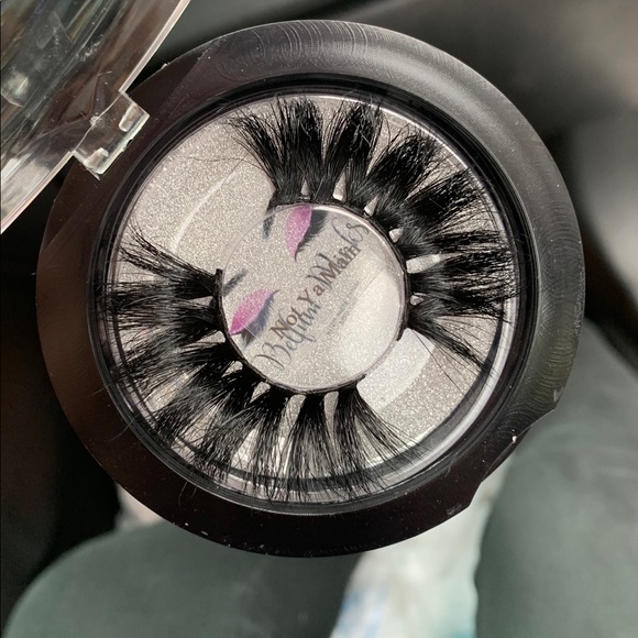 25 MM Lashes - Picture 2 of 6